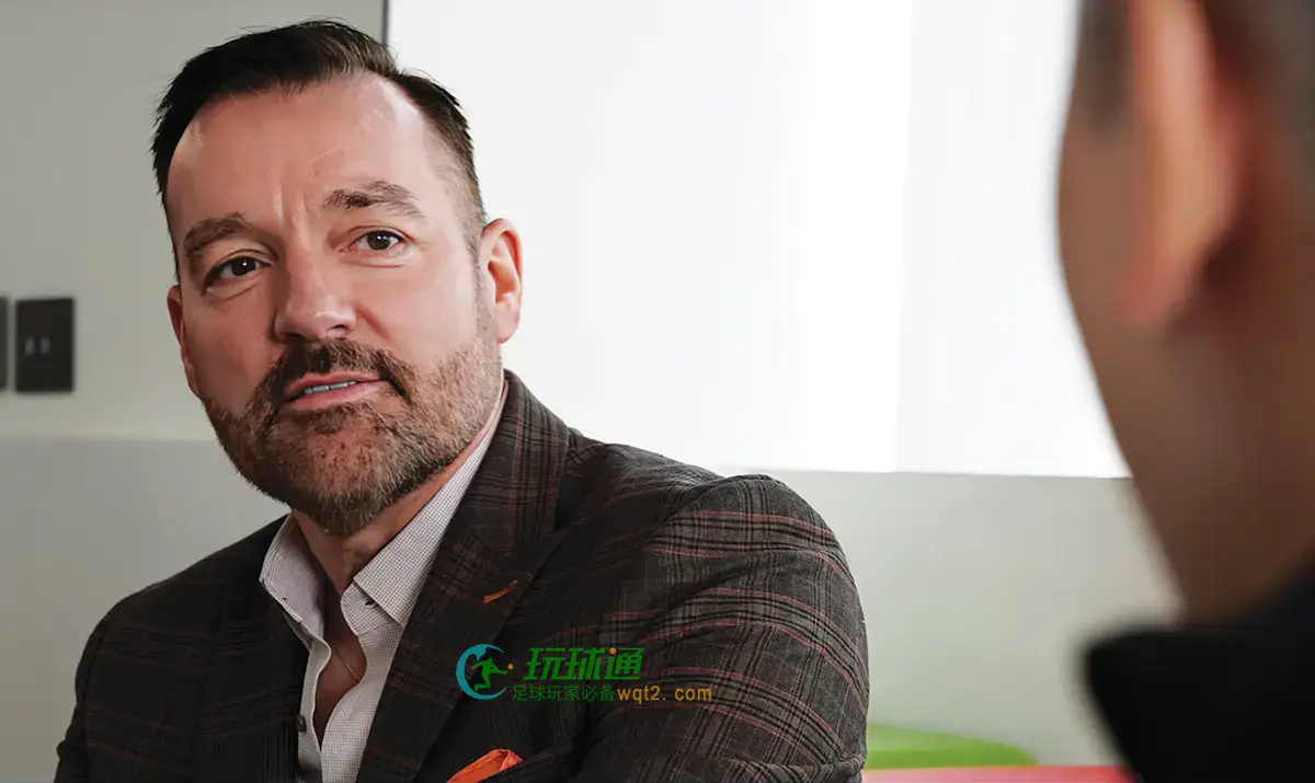 Peter Johns主动追求